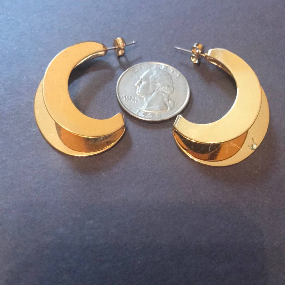 Avon vintage folded hoop pierced earrings